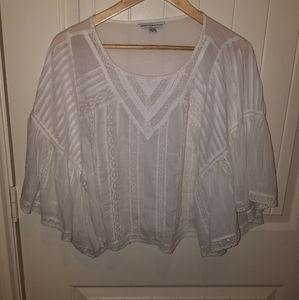 AMERICAN EAGLE white embroidered bell sleeve top size medium